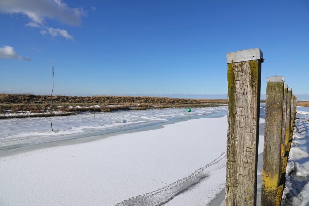 Bevroren haven Noordpolderzijl (Waddenzee)