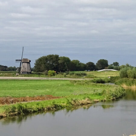 Molens langs dijk van Schermerhorn en Ursem (De Schermer)